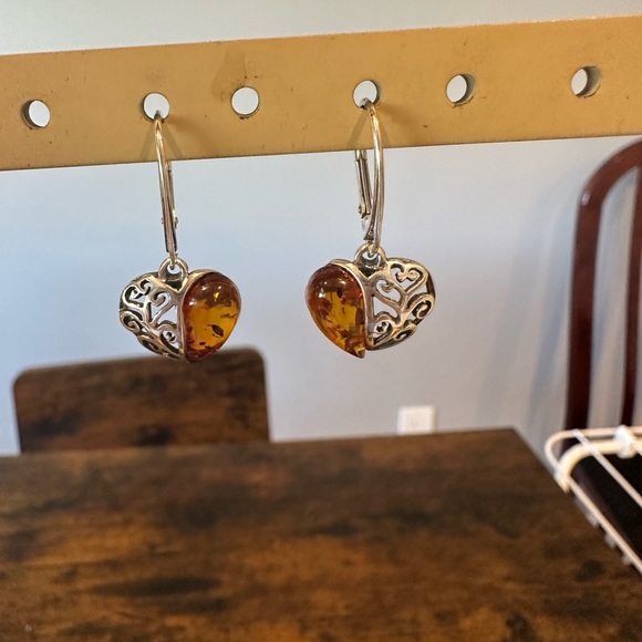 Sterling silver Amber stone heart shaped earrings - perfect gift for mothers D - Picture 1 of 2